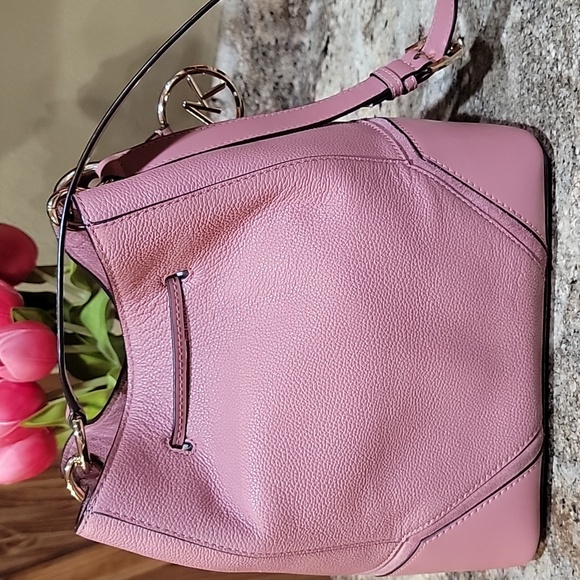 MICHAEL KORS EUC NICOLE LARGE LEATHER BUCKET BAG - Picture 6 of 9